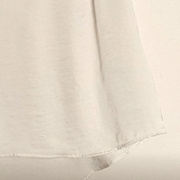 H&m Blouse. Off white essential silky hi-lo hem, cap sleeve. - Picture 3 of 7